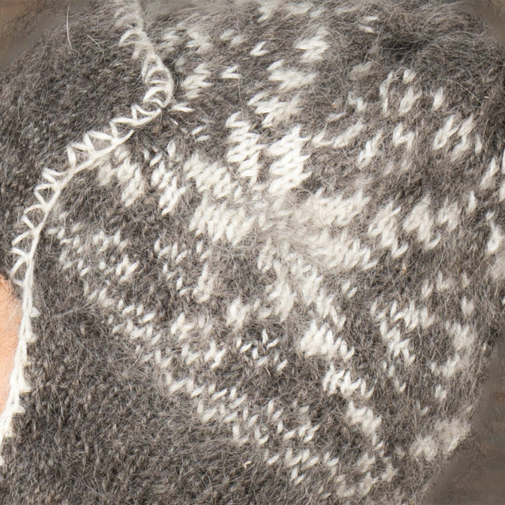 Bonnet en laine de chèvre - Zaglyadenye
